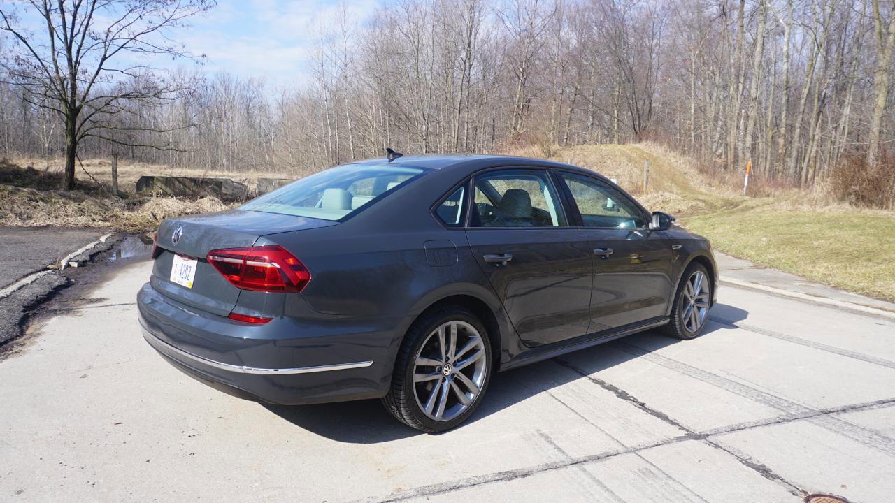 Used 2018 Volkswagen Passat 2.0T R-Line FWD image 5