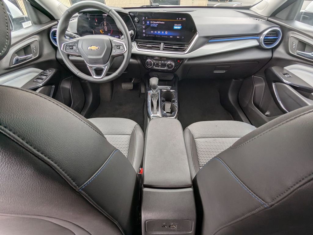 Used 2025 Chevrolet Trax LT w/ LT Convenience Package image 26
