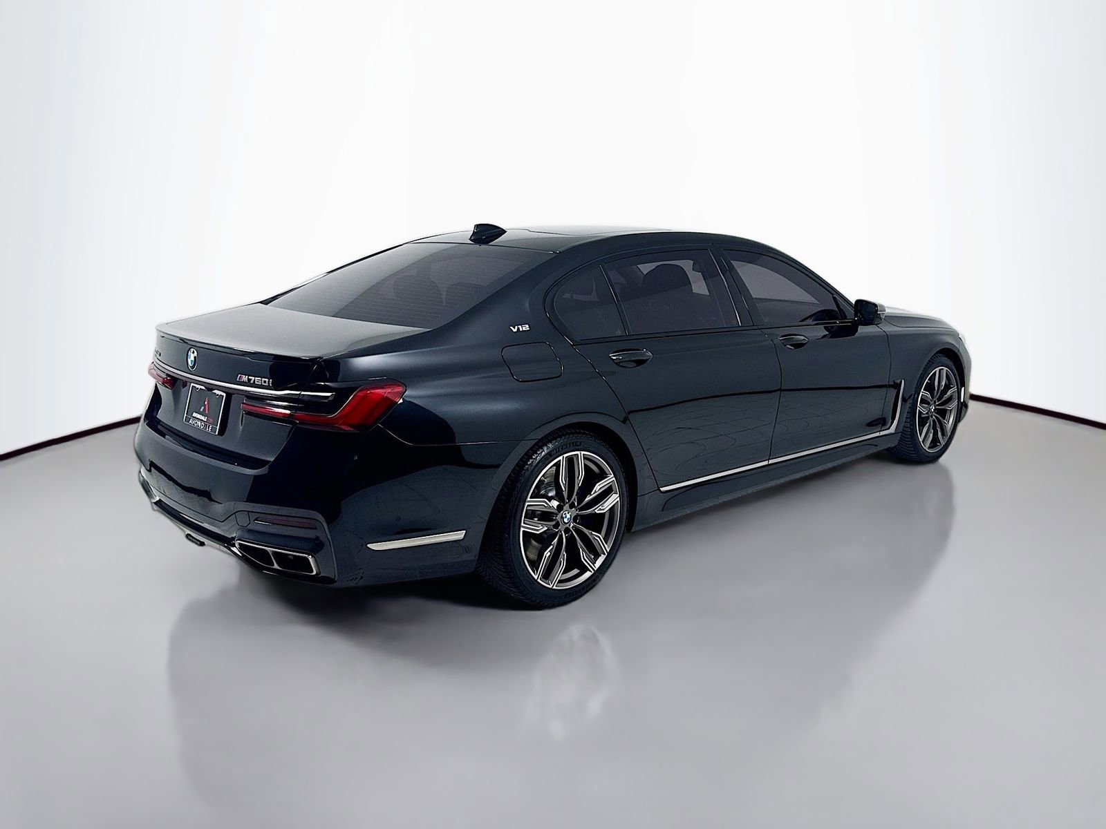 Used 2020 BMW M760i xDrive w/ Luxury Rear Seating Package image 7