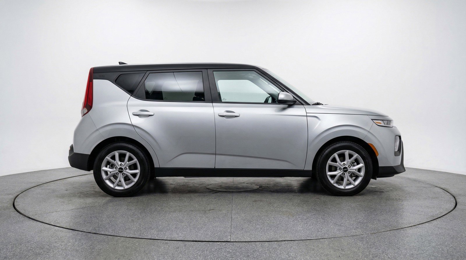 Used 2025 Kia Soul LX w/ LX Technology Package FWD image 11
