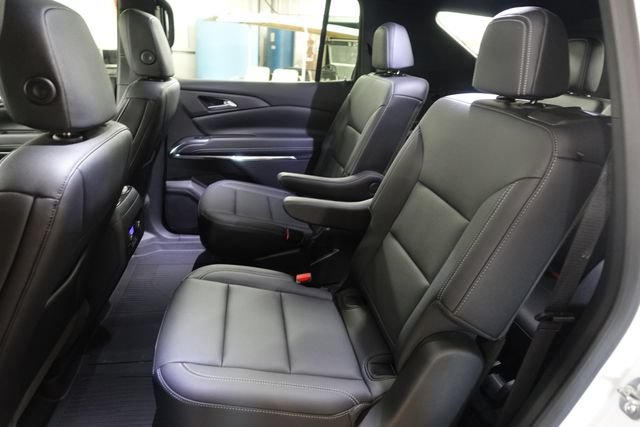 Used 2025 Chevrolet Traverse LT w/ Sun and Wheel Package FWD image 21