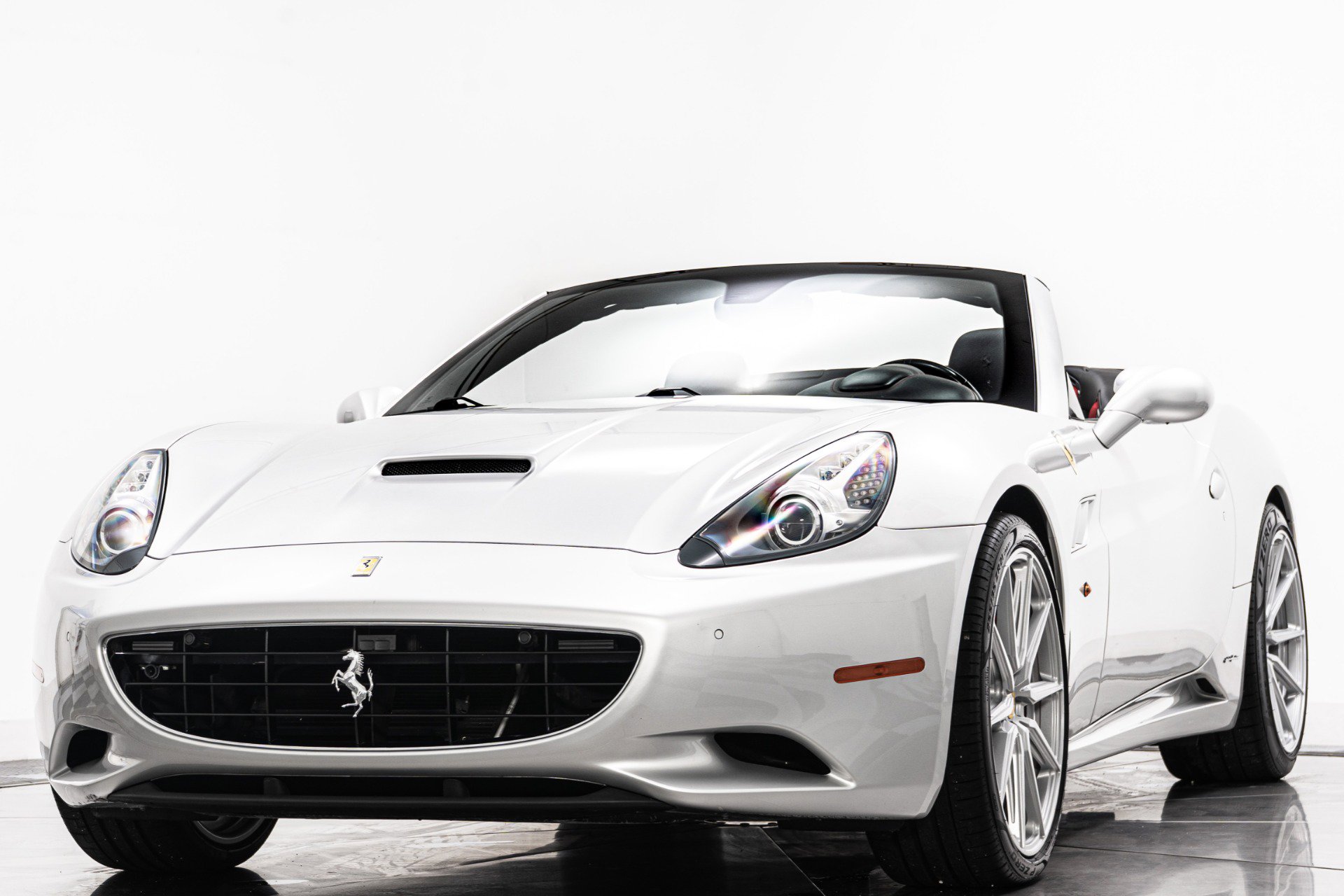 Used 2013 Ferrari California image 5