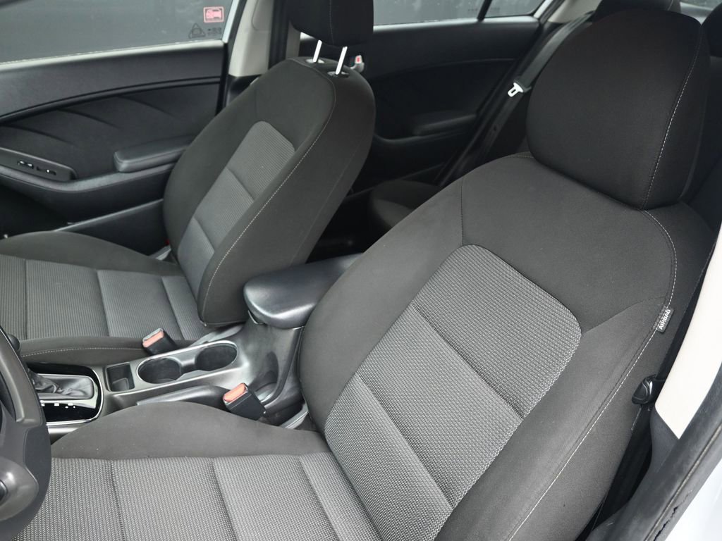 Used 2017 Kia Forte LX image 9
