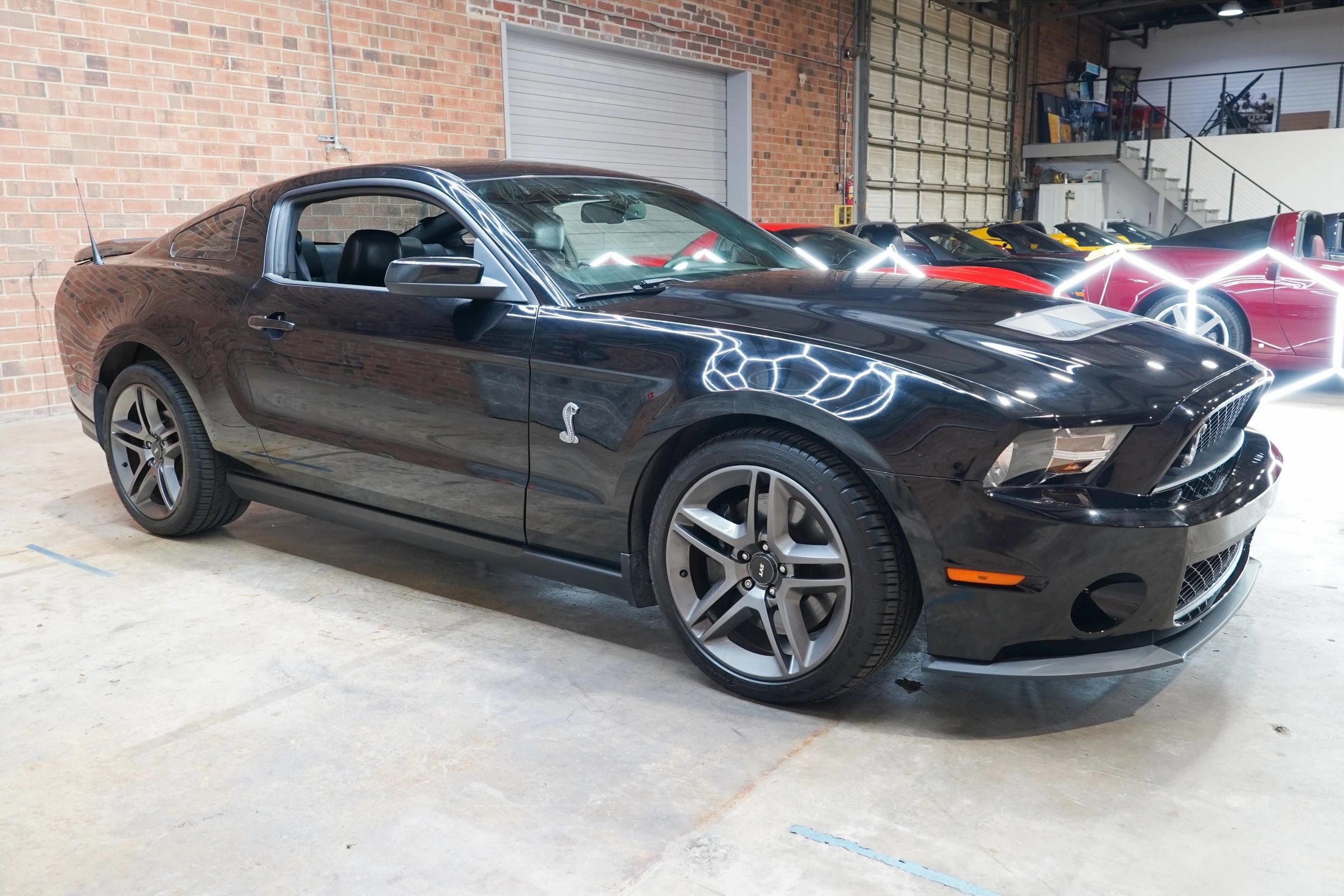 Used 2010 Ford Mustang Shelby GT500 RWD image 2