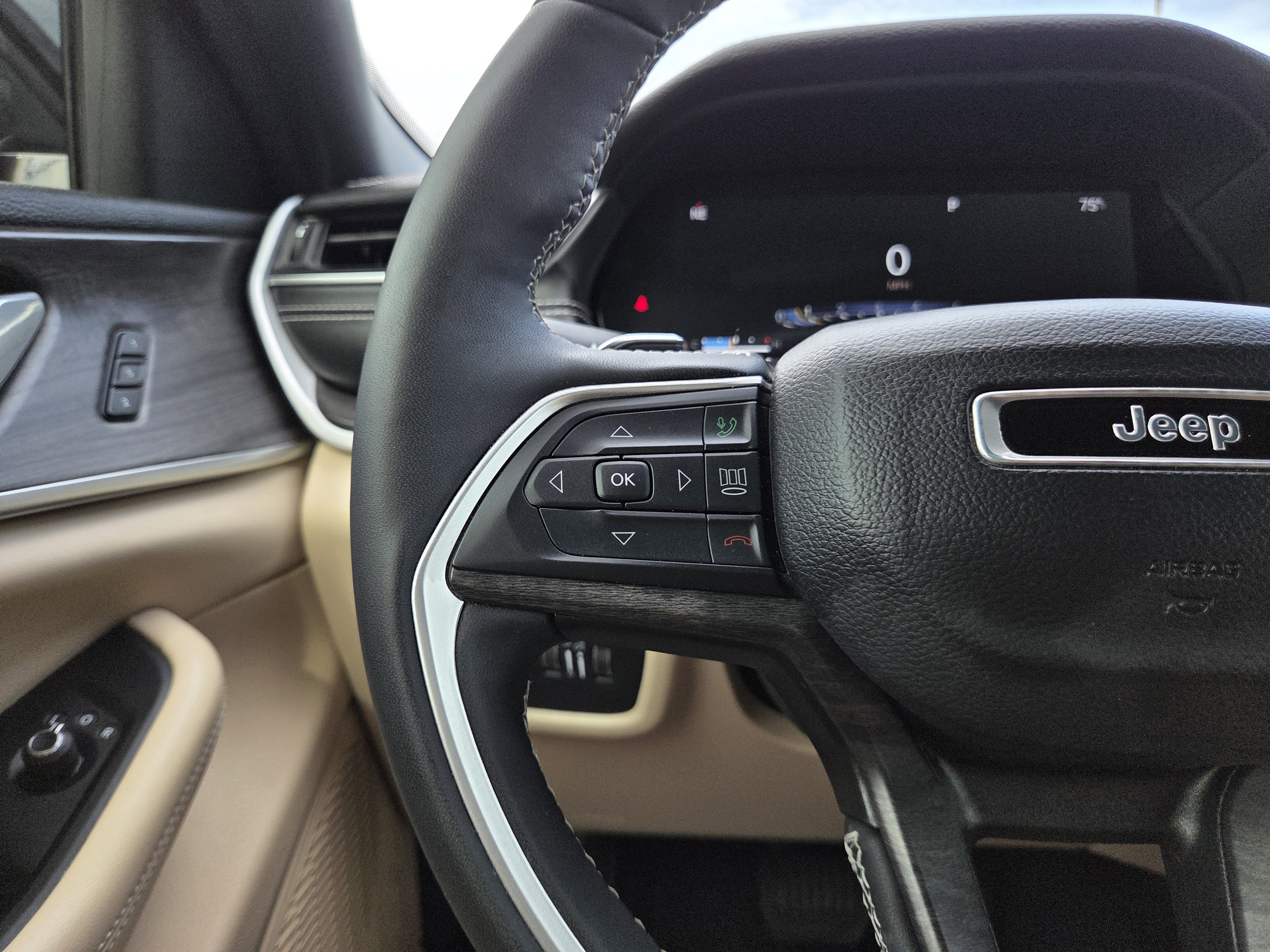 Used 2024 Jeep Grand Cherokee L Limited w/ Black Appearance Package image 40