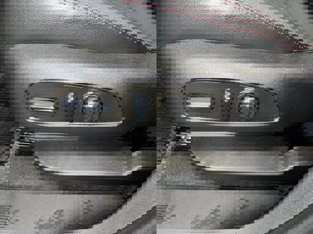 Certified 2022 Chevrolet Equinox RS w/ LPO, Floor Liner Package image 3