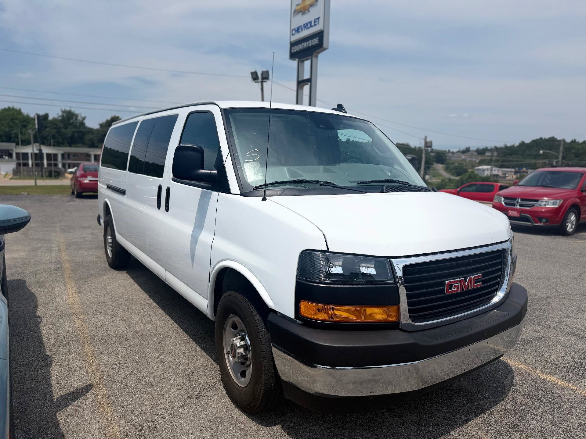 Used 2025 GMC Savana 3500 LT w/ LT Preferred Equipment Group RWD image 2