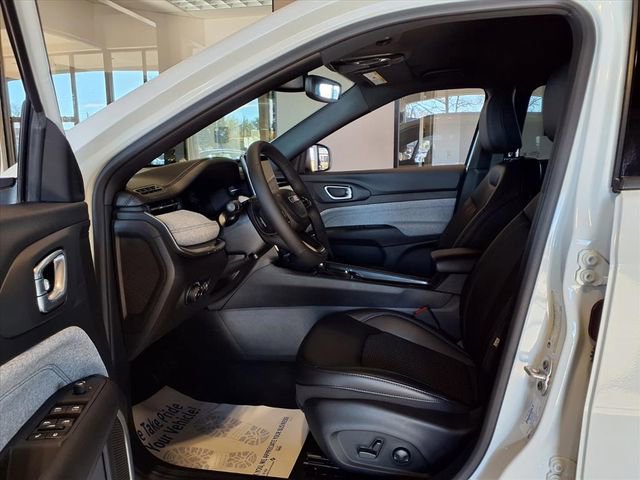 Used 2023 Jeep Compass Latitude w/ Convenience Group image 14