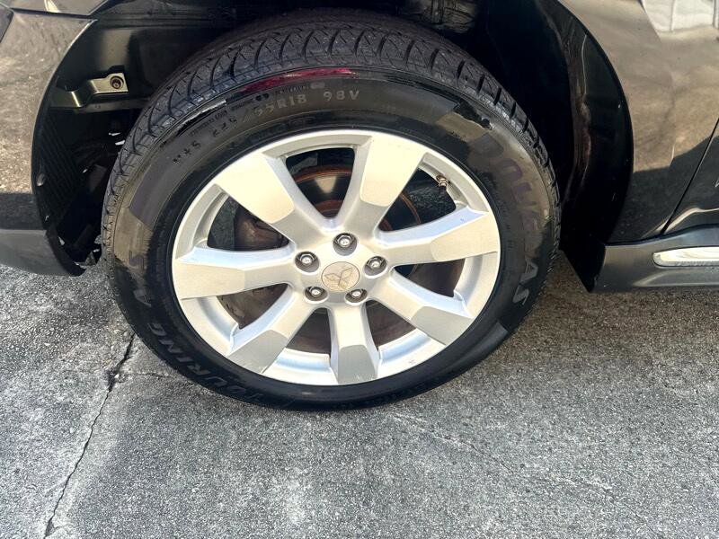 Used 2010 Mitsubishi Outlander XLS image 6