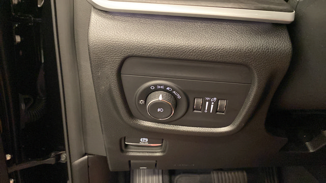 Used 2023 Jeep Grand Cherokee L Limited AWD/4WD image 25