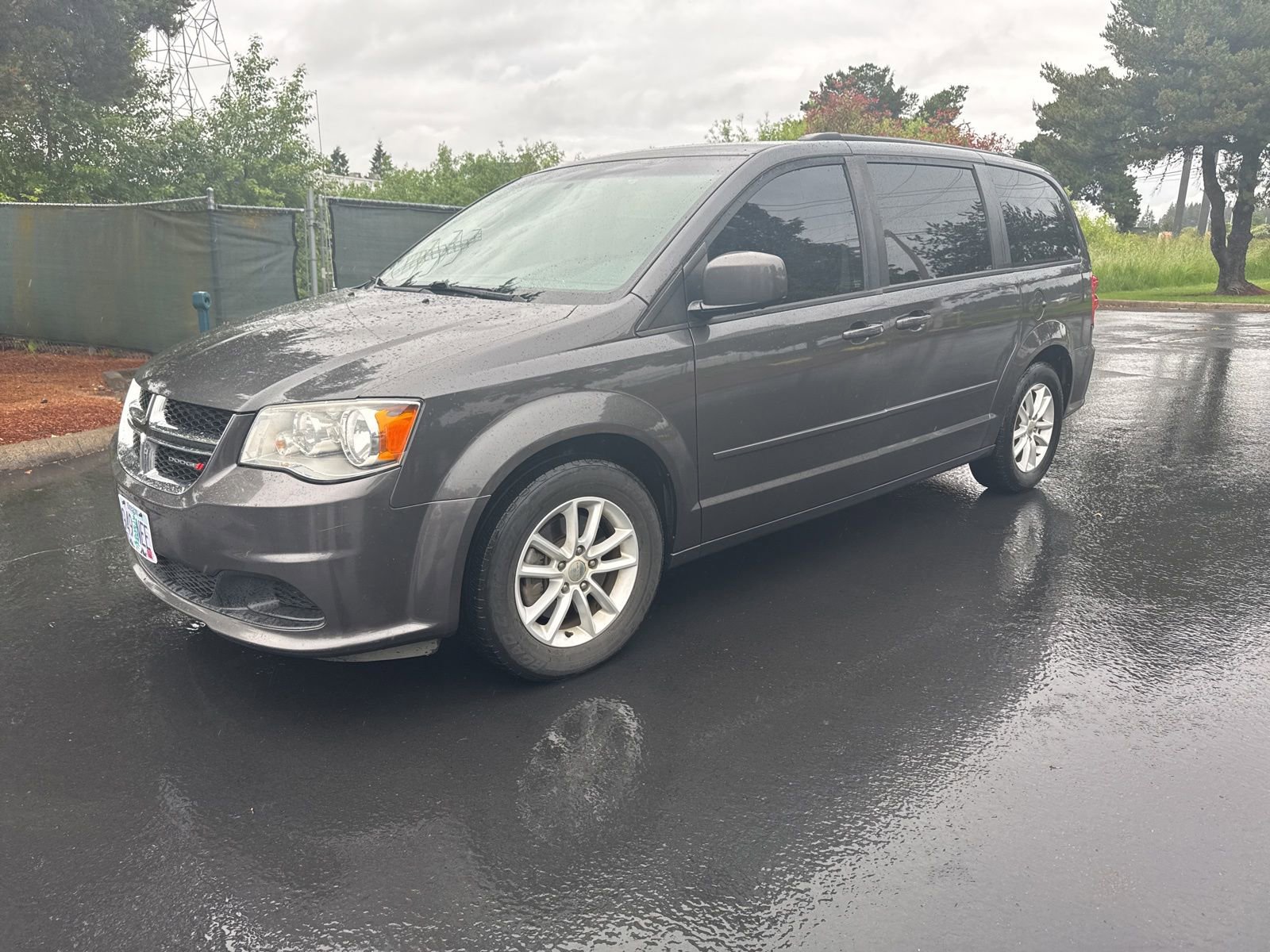 Used 2016 Dodge Grand Caravan SXT w/ UConnect Hands-Free Group FWD image 1