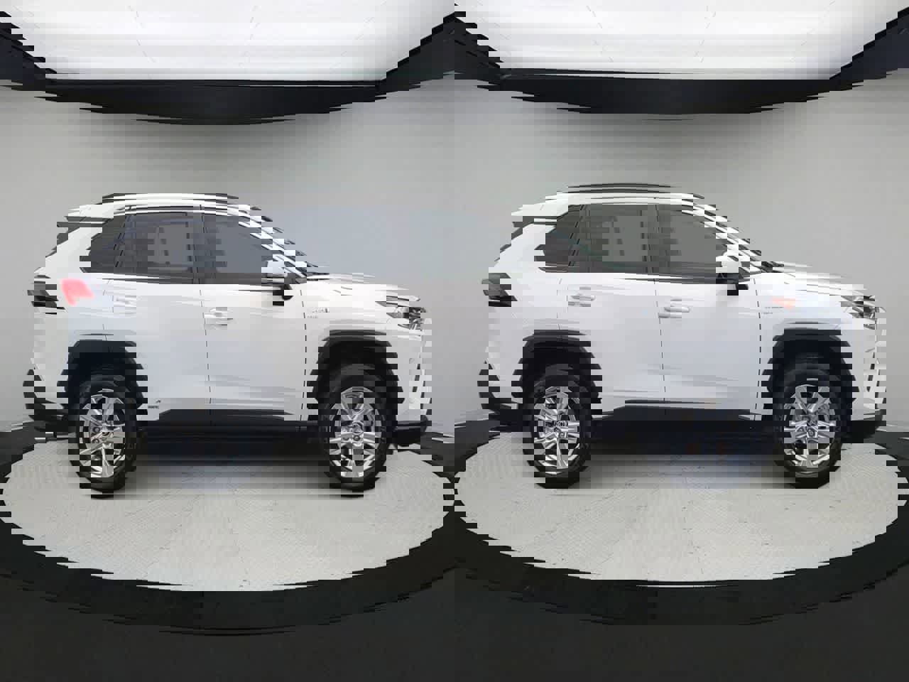 Used 2020 Toyota RAV4 XLE image 9