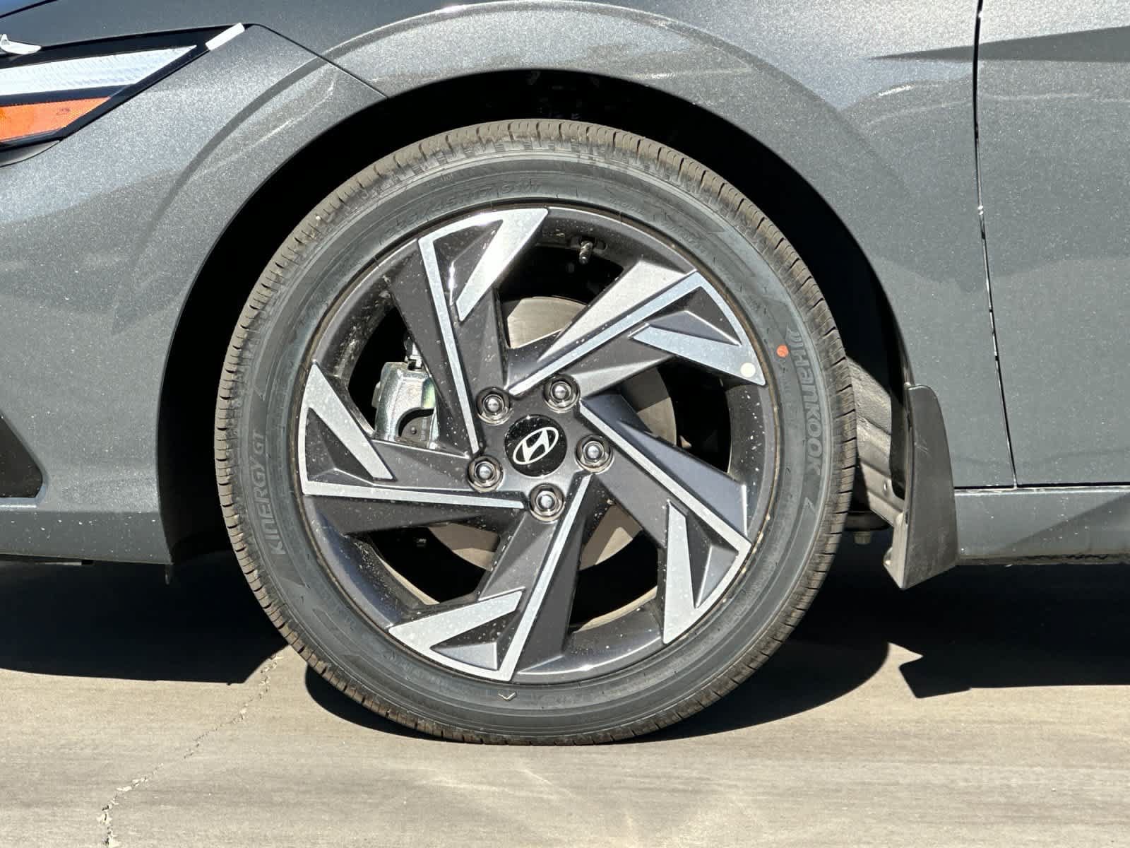 Certified 2026 Hyundai Elantra Limited FWD image 27