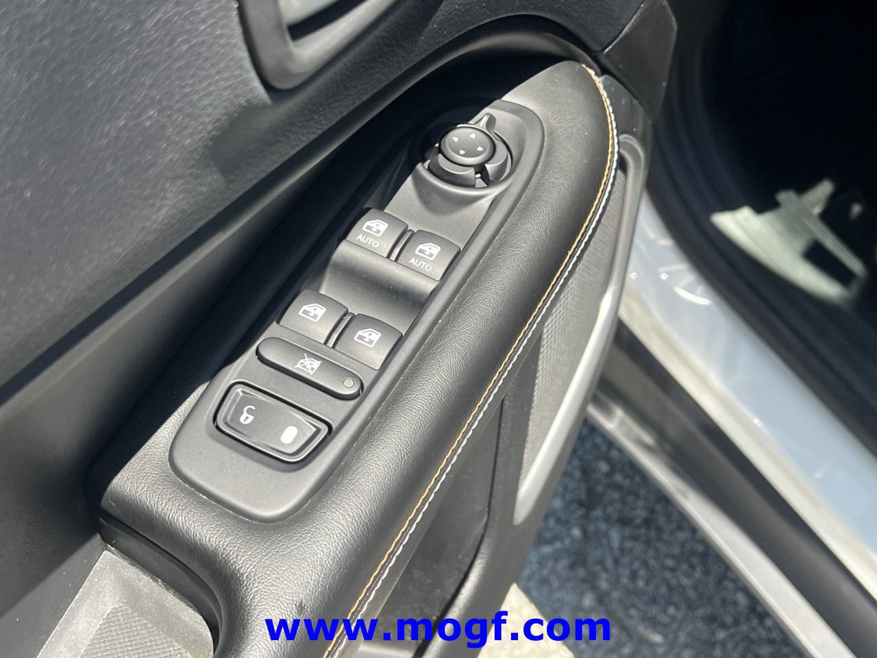 Used 2018 Jeep Compass Latitude w/ Popular Equipment Group FWD image 16