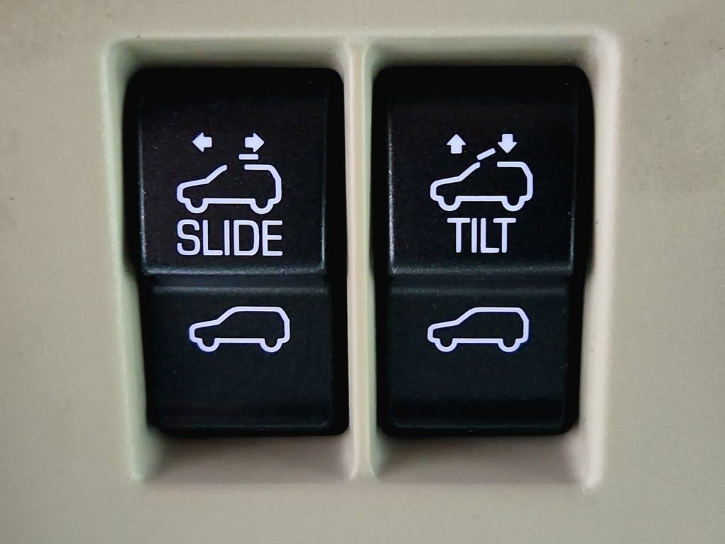 Used 2018 GMC Yukon SLT w/ Premium Edition image 23