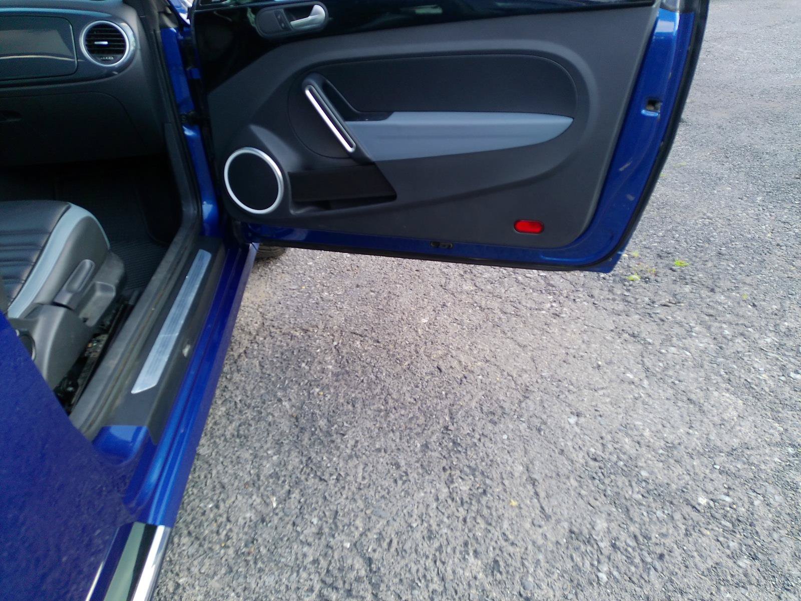 Used 2013 Volkswagen Beetle 2.0T FWD image 36