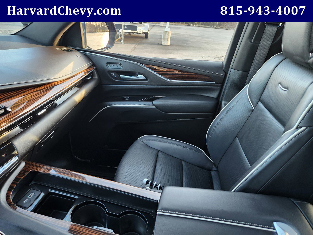 Used 2024 Cadillac Escalade ESV Premium Luxury w/ Performance Package image 15