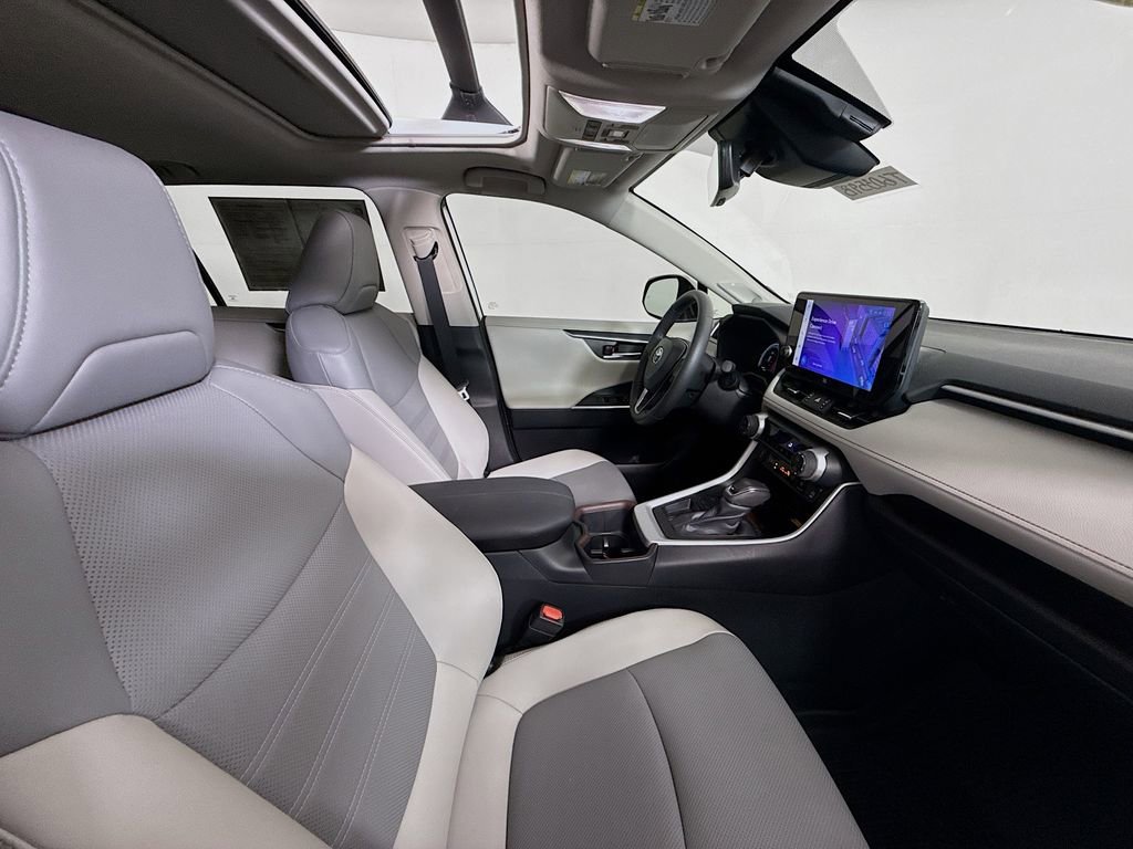 Used 2024 Toyota RAV4 Limited image 29