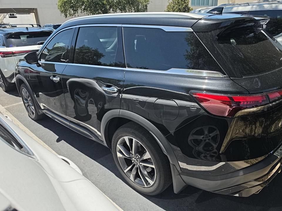 Certified 2023 INFINITI QX60 Luxe w/ Cargo Package FWD image 4