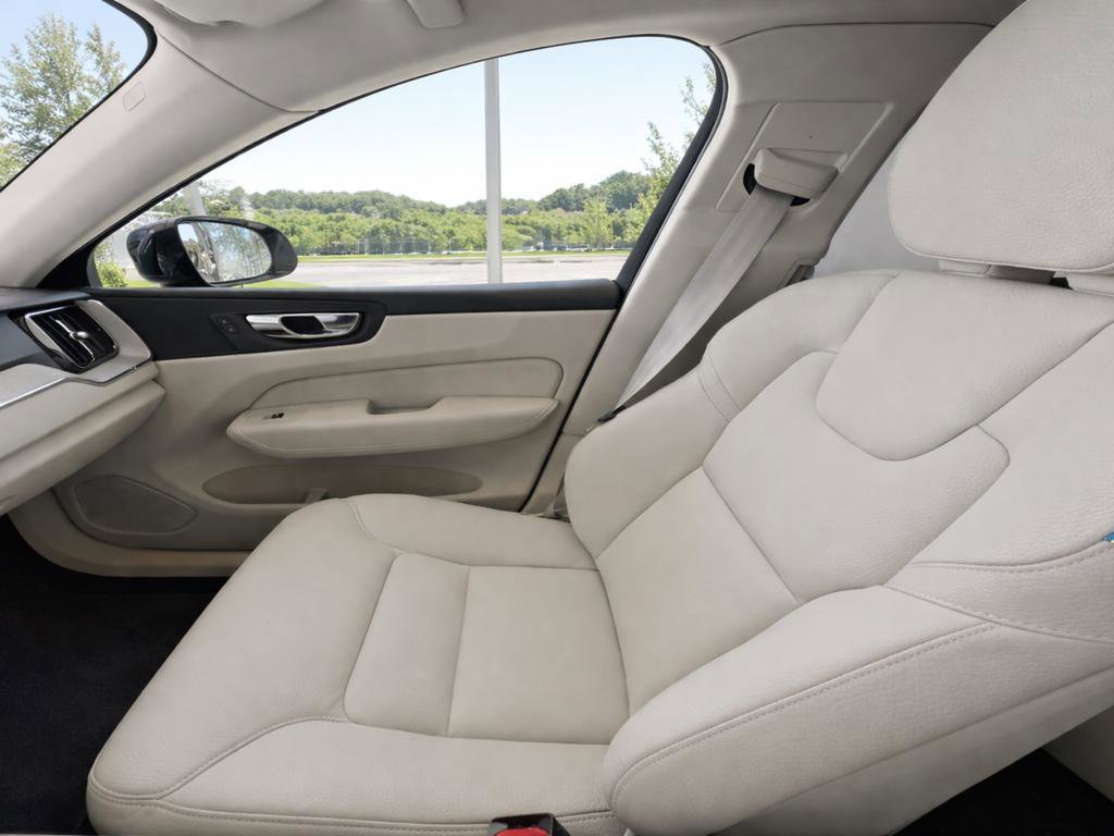 Certified 2025 Volvo XC60 T8 Plus w/ Protection Package Premier AWD/4WD image 11