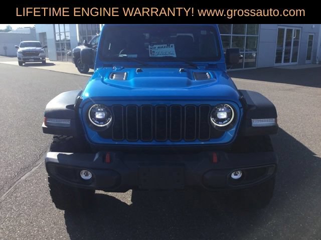 Used 2024 Jeep Gladiator Rubicon w/ Technology Group AWD/4WD image 3