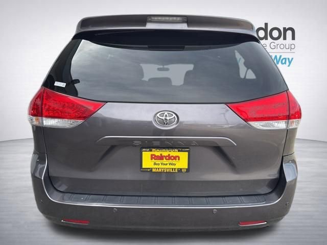 Used 2014 Toyota Sienna XLE image 7
