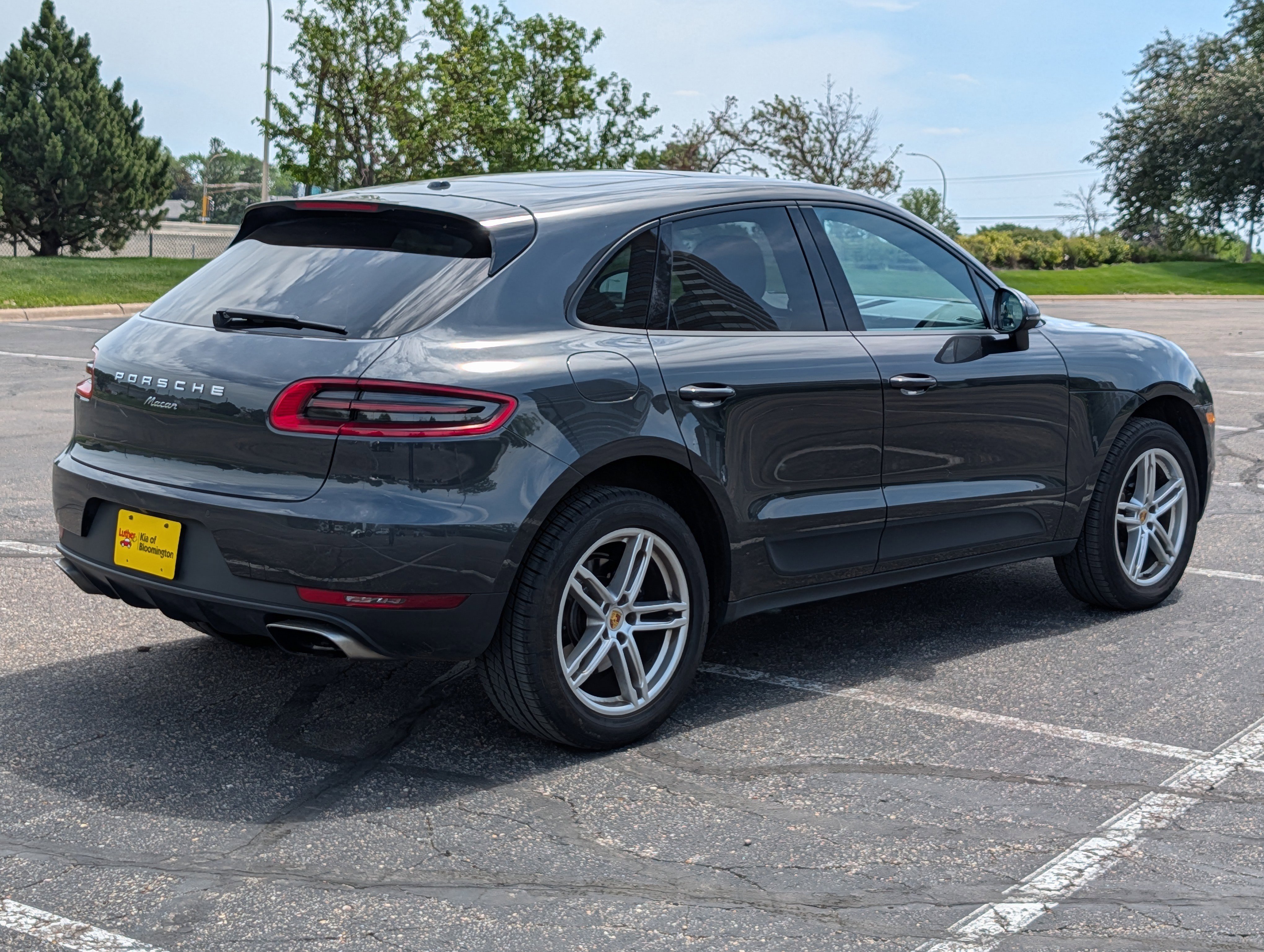 Used 2018 Porsche Macan AWD/4WD image 4