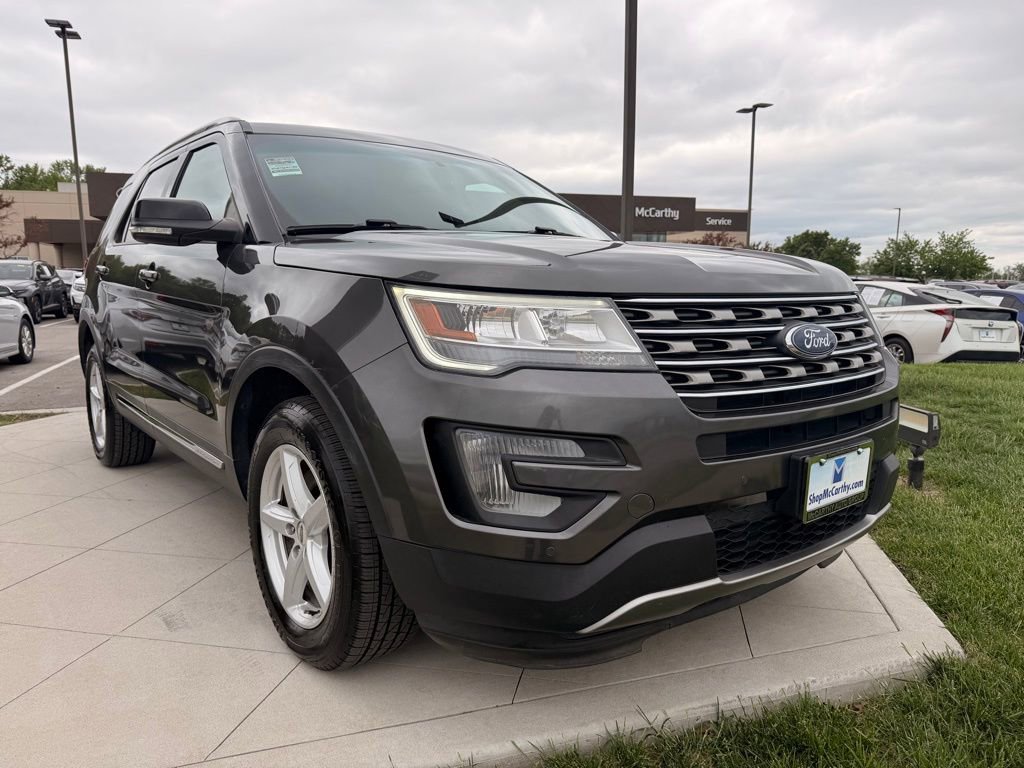 Used 2016 Ford Explorer XLT w/ Equipment Group 202A AWD/4WD image 7