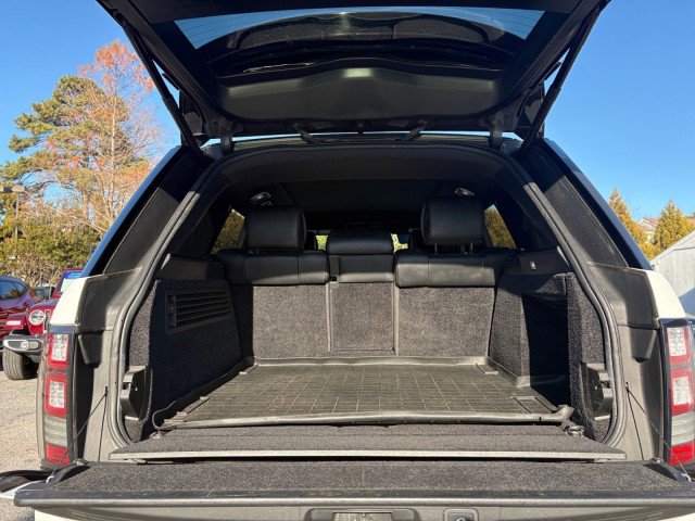 Used 2017 Land Rover Range Rover HSE image 18