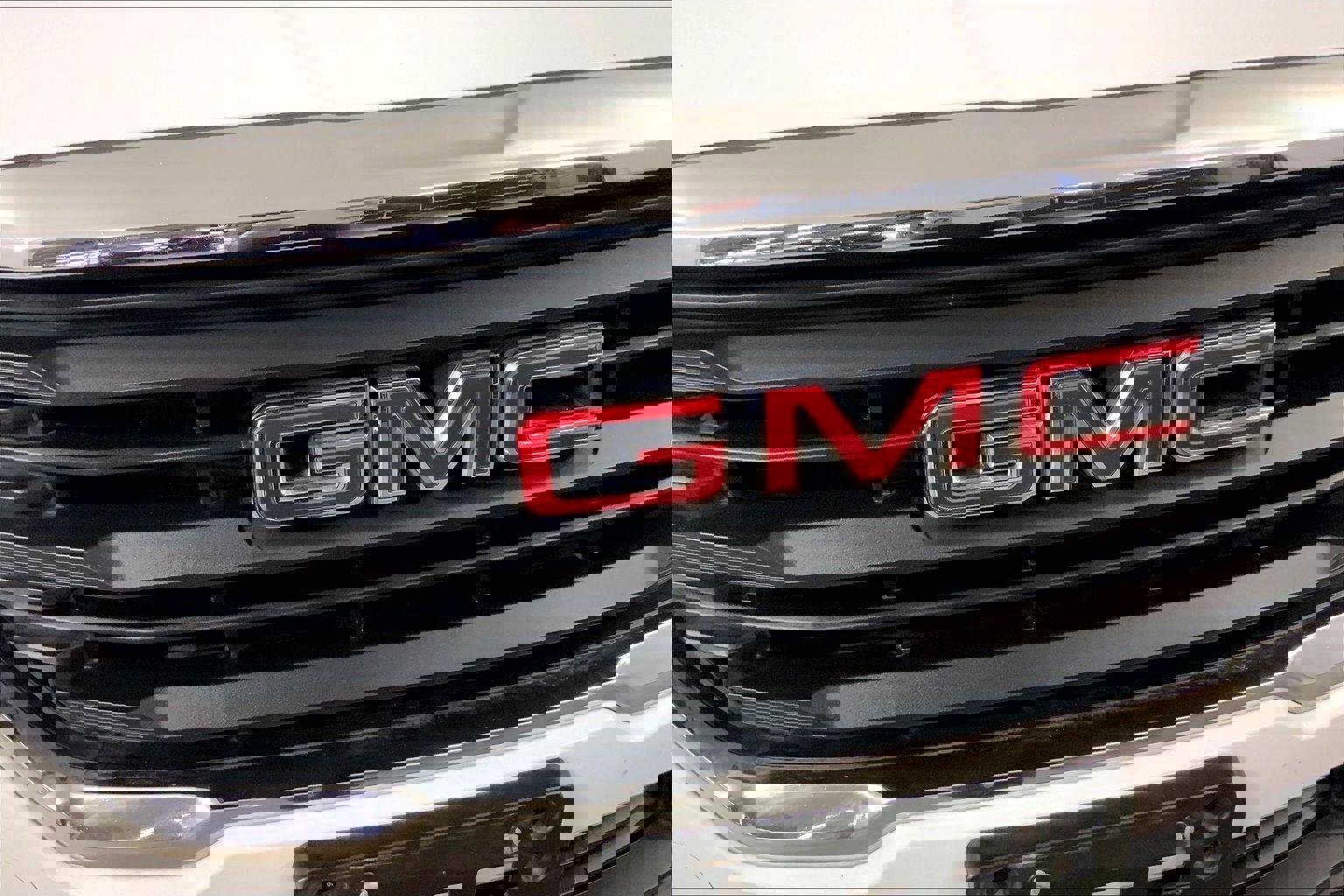 Used 2024 GMC Terrain SLE image 27