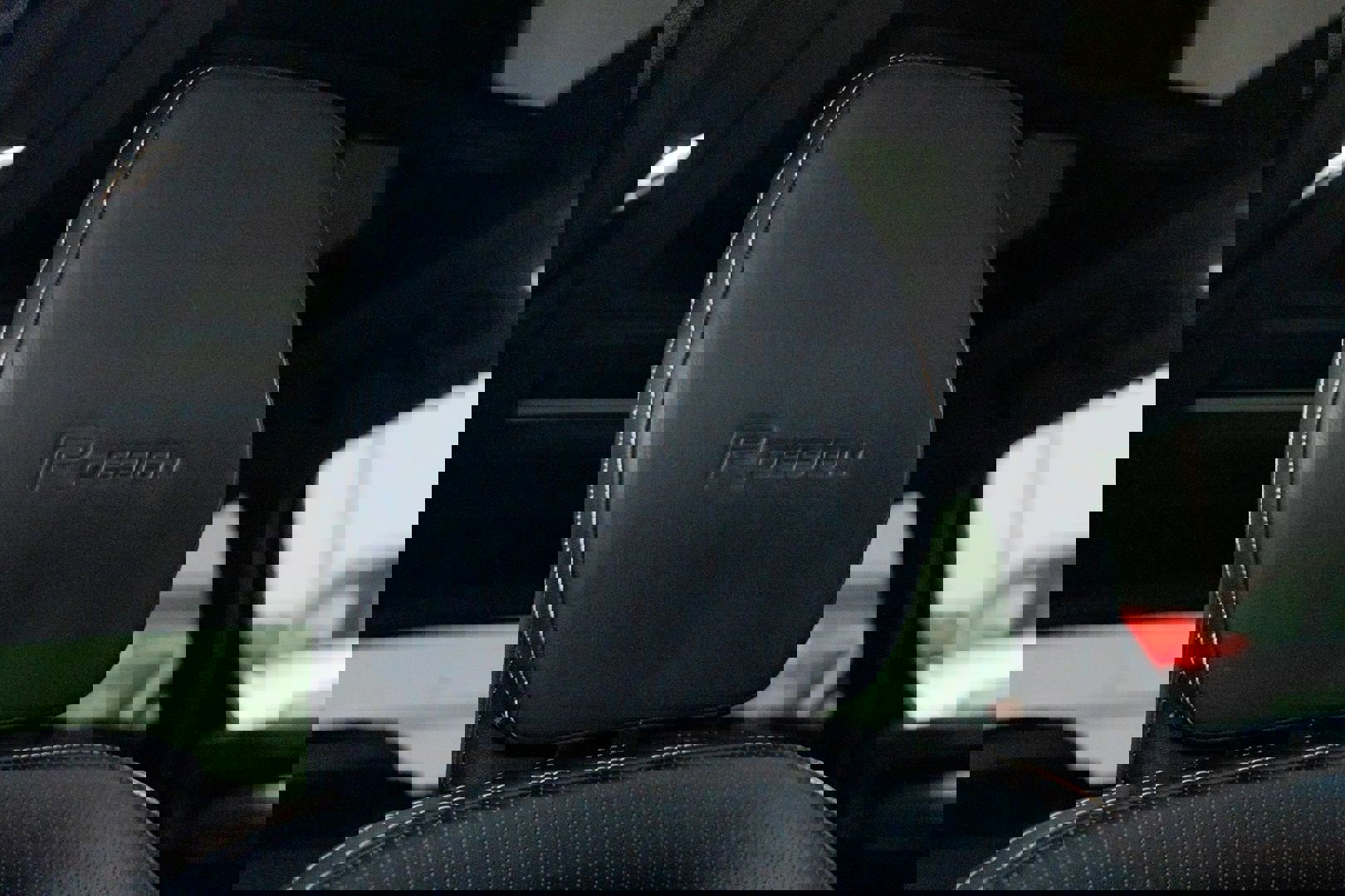 Used 2019 Volvo V90 T5 R-Design w/ Protection Package Premier image 36