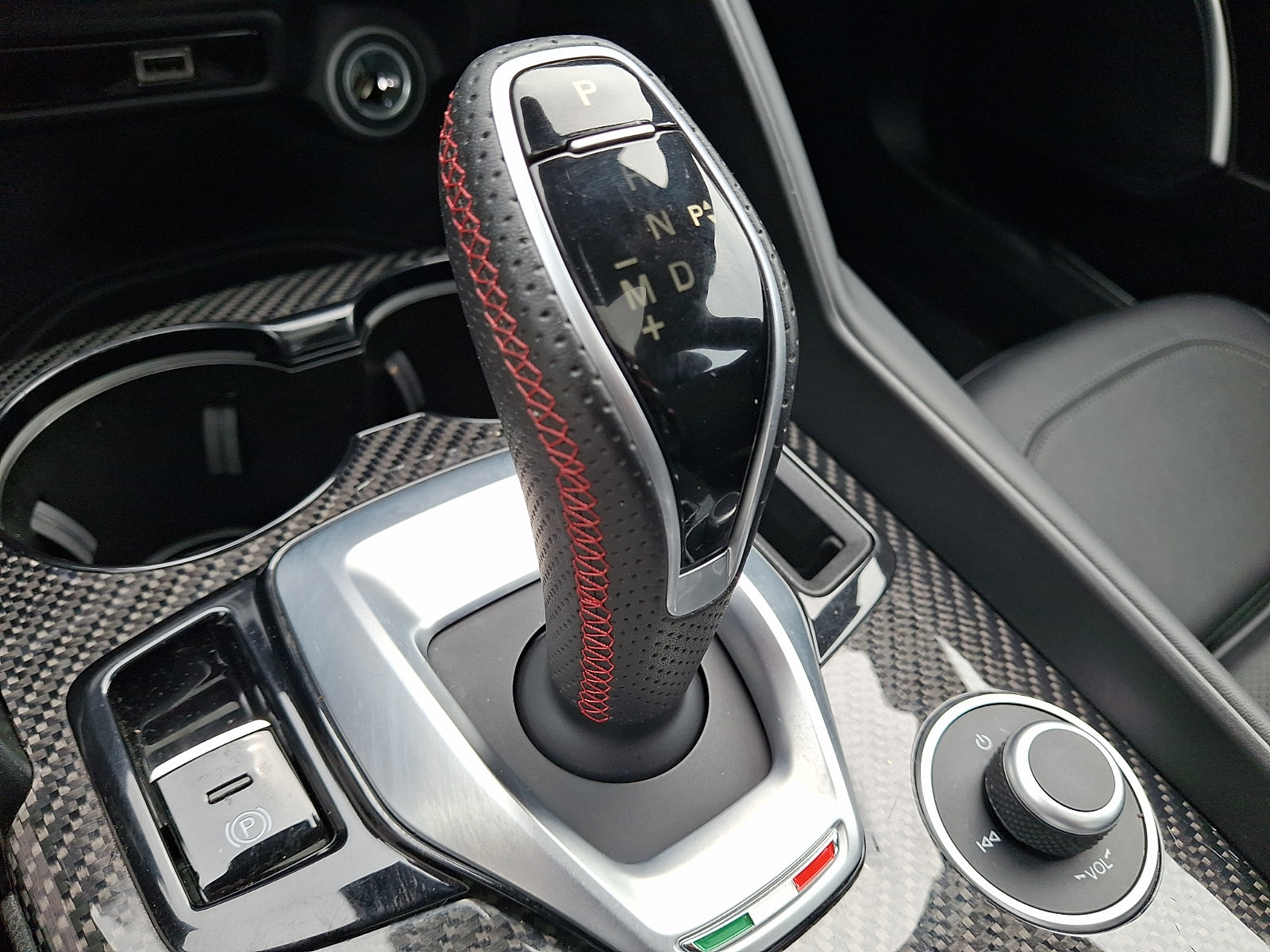 Used 2023 Alfa Romeo Giulia Estrema AWD/4WD image 16