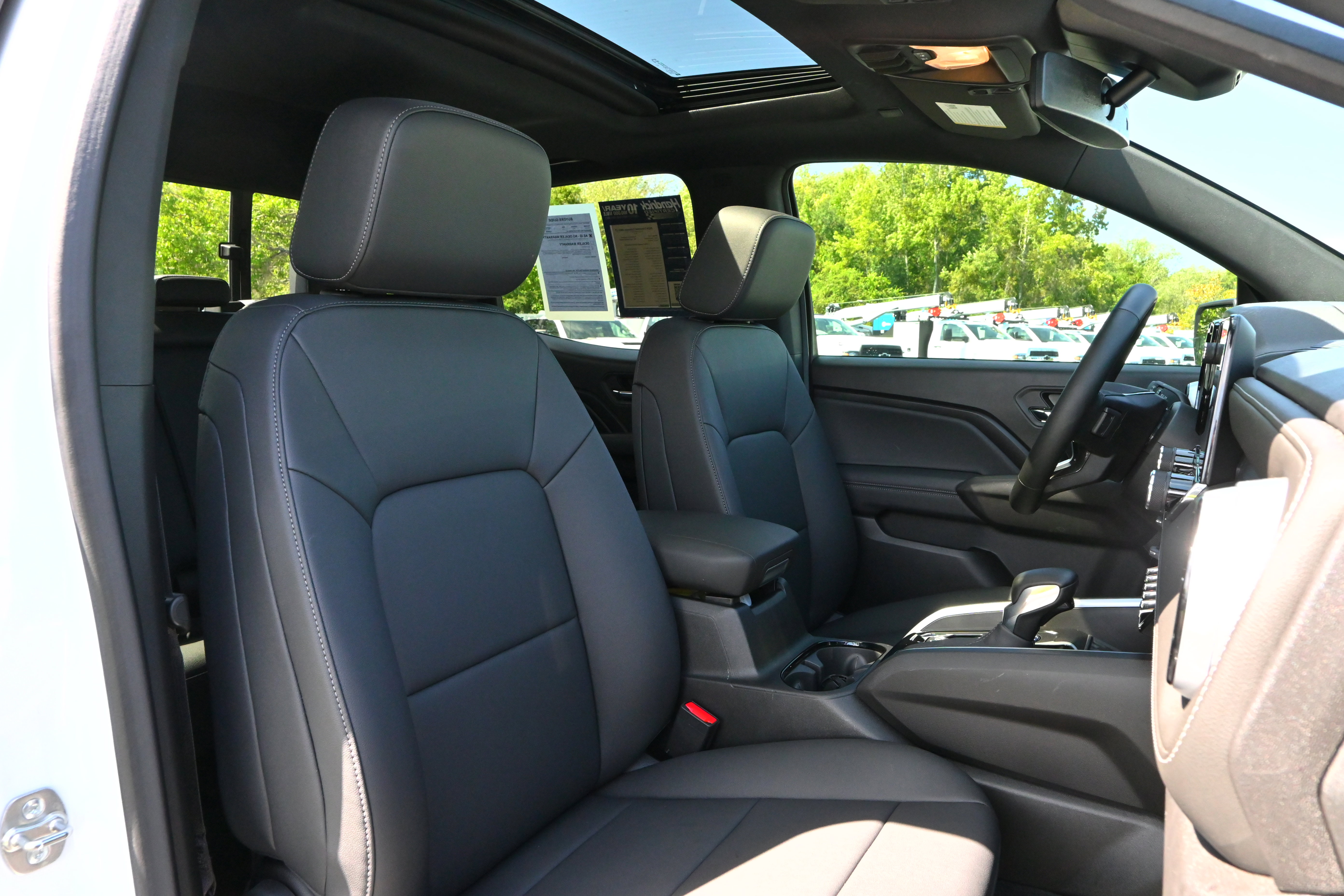 Certified 2024 Chevrolet Colorado LT w/ LT Convenience Package III image 8