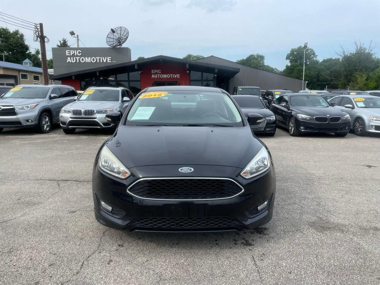 Used 2015 Ford Focus SE w/ SE Sport Package image 2