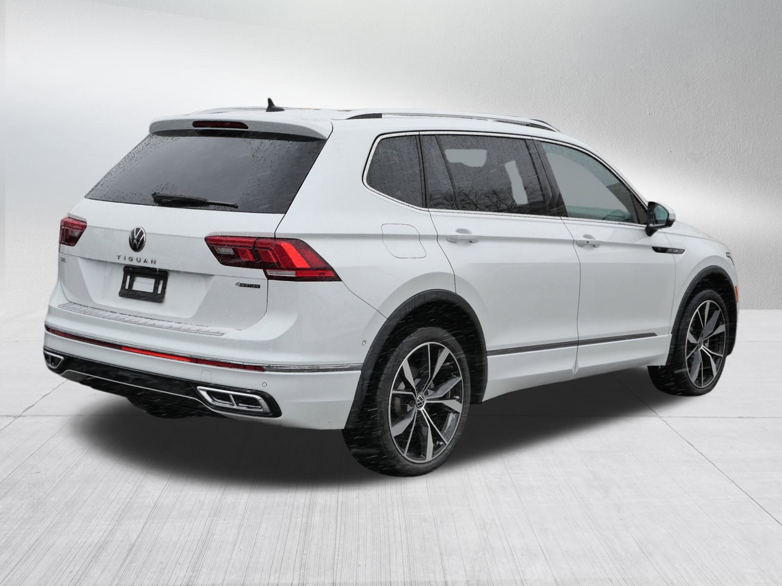 Certified 2022 Volkswagen Tiguan SEL R-Line image 7