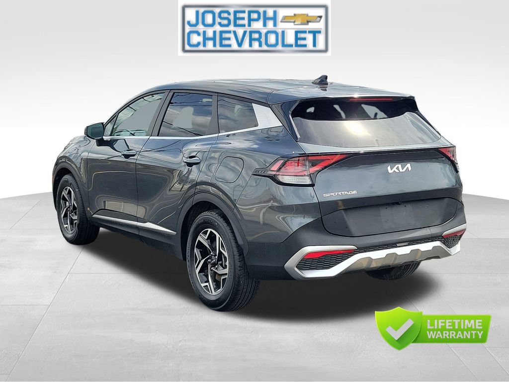 Used 2025 Kia Sportage LX FWD image 3
