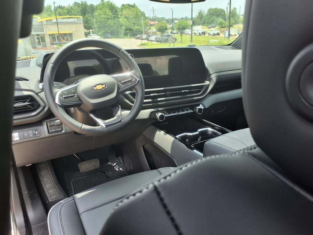 New 2025 Chevrolet Silverado EV LT image 16