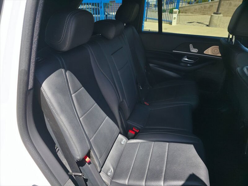 Used 2025 Mercedes-Benz GLS 450 4MATIC image 24