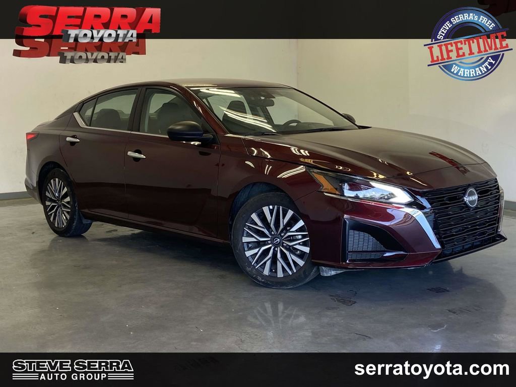 Used 2025 Nissan Altima 2.5 SV FWD image 1