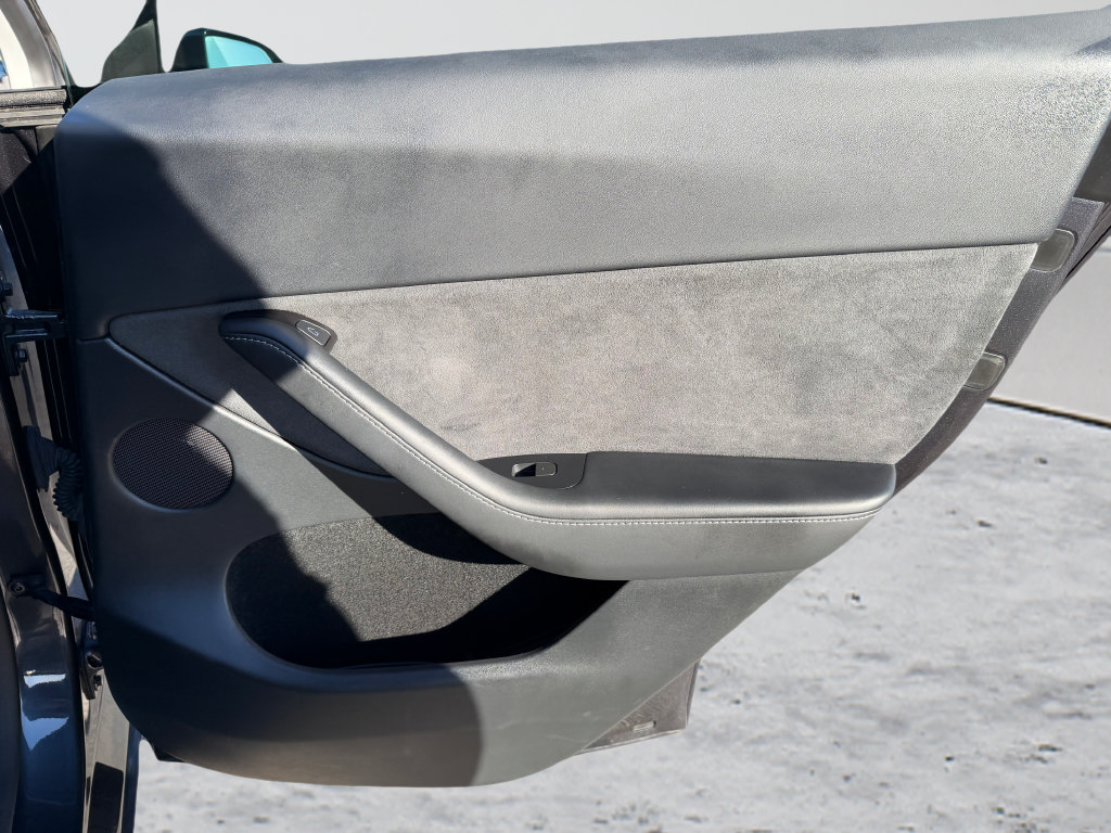 Used 2024 Tesla Model Y Long Range RWD image 31