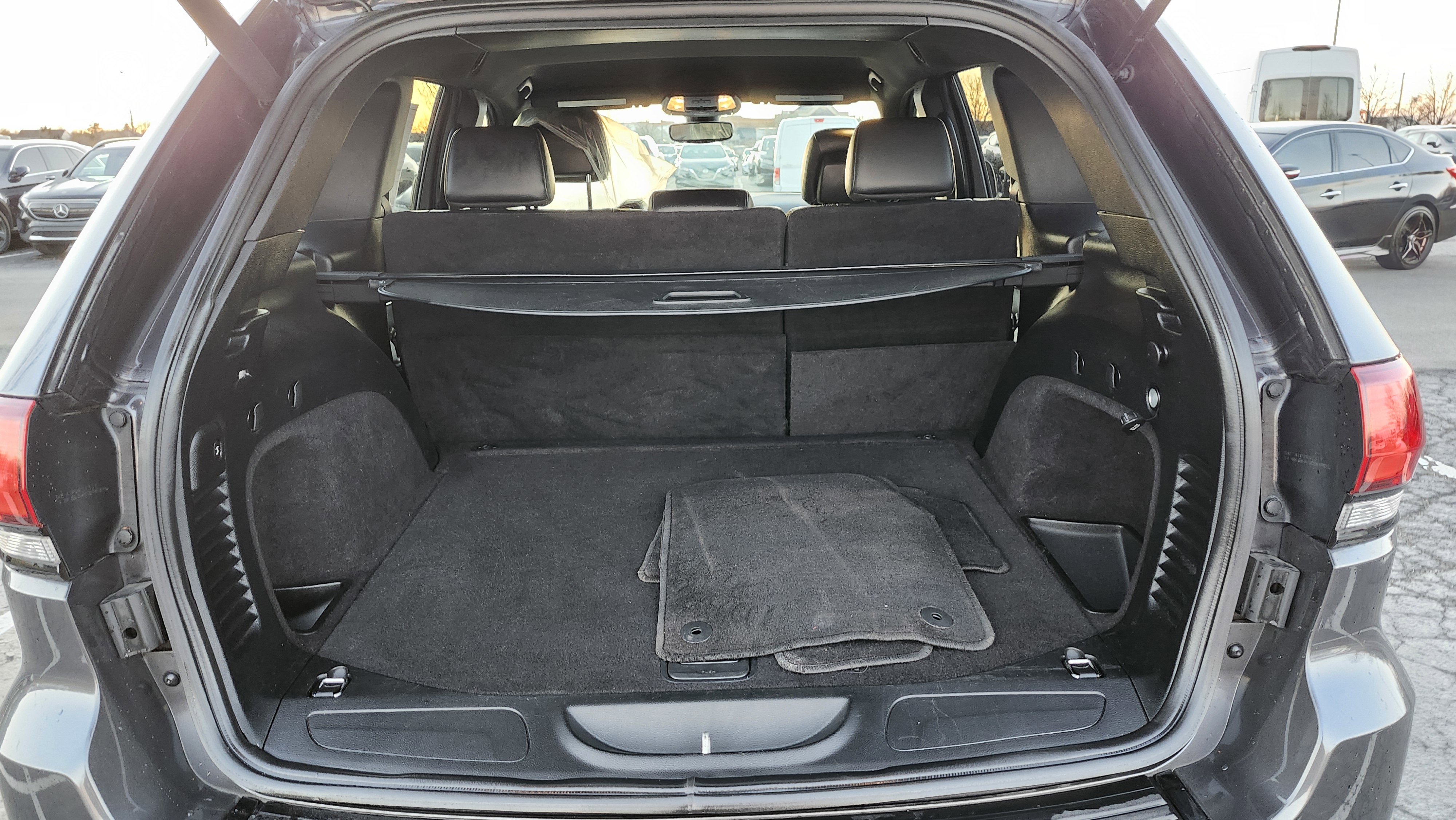 Used 2018 Jeep Grand Cherokee Altitude image 23