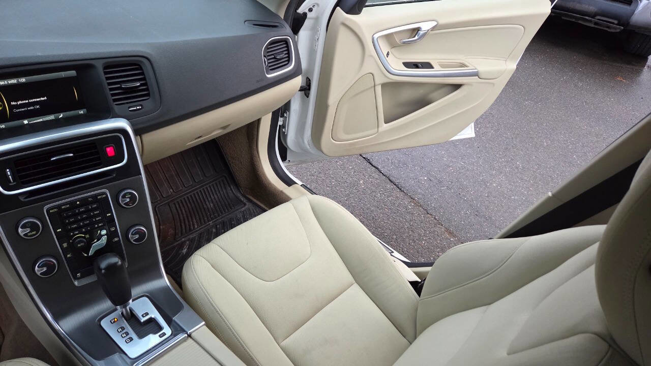 Used 2012 Volvo S60 T5 image 32
