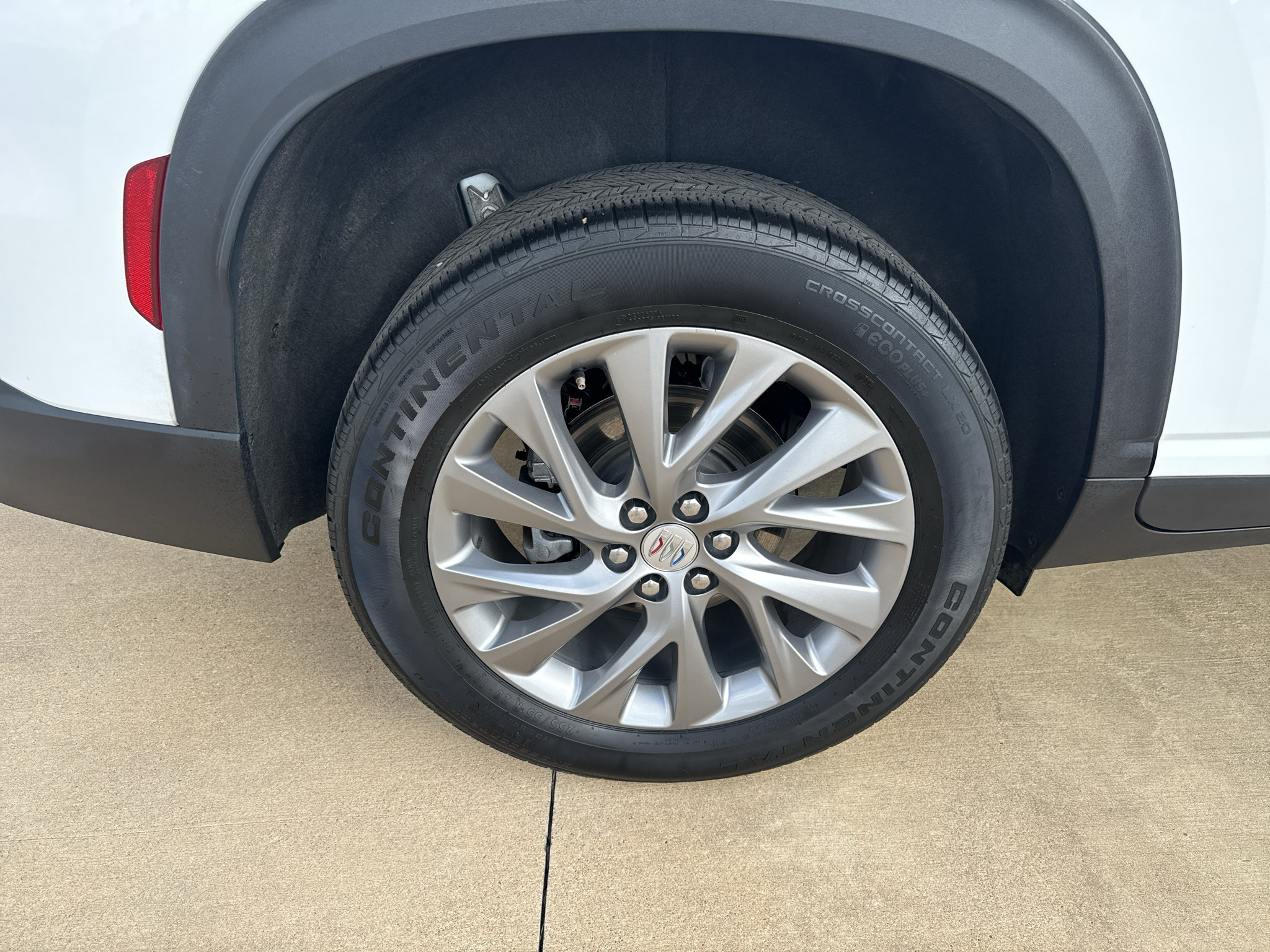 Used 2025 Buick Enclave Preferred AWD/4WD image 13
