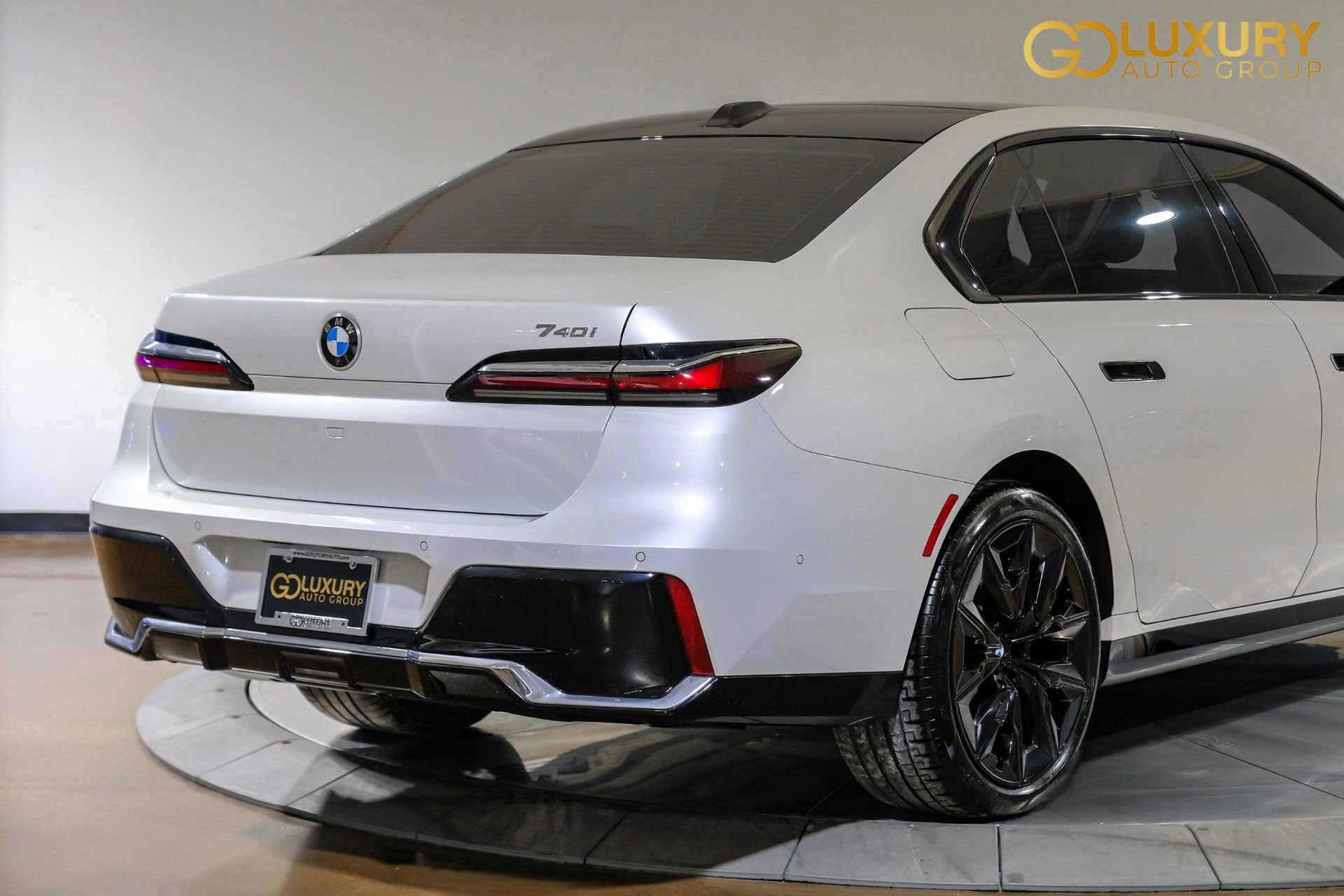 Used 2024 BMW 740i w/ Premium Package 2 image 13