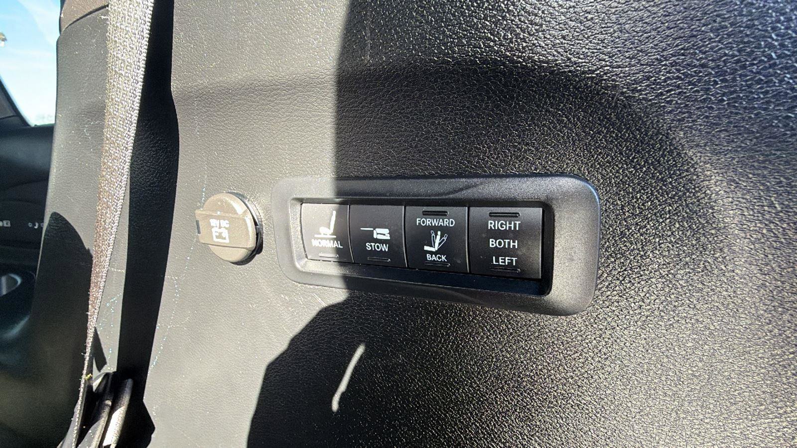 Used 2019 Chrysler Pacifica Limited w/ Advanced Safetytec Group image 36