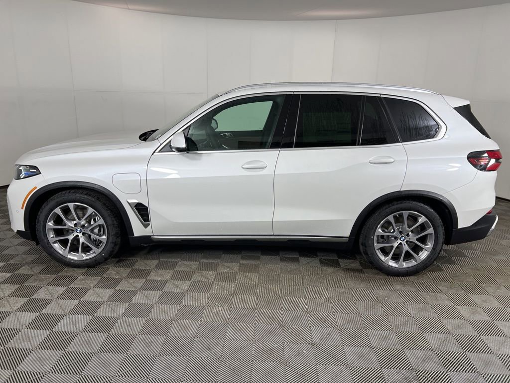 New 2026 BMW X5 xDrive50e image 4