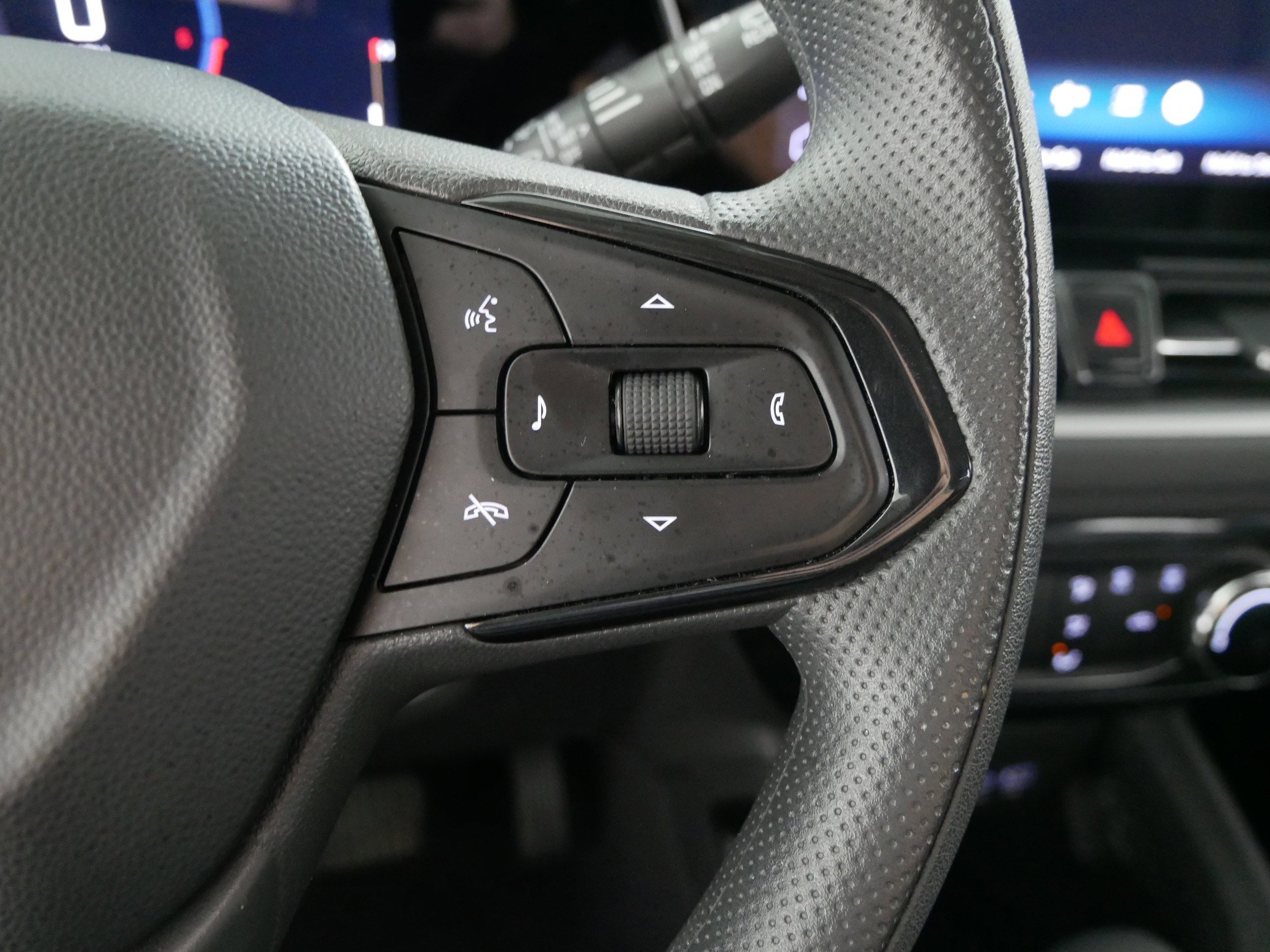 Used 2025 Chevrolet TrailBlazer LT image 28