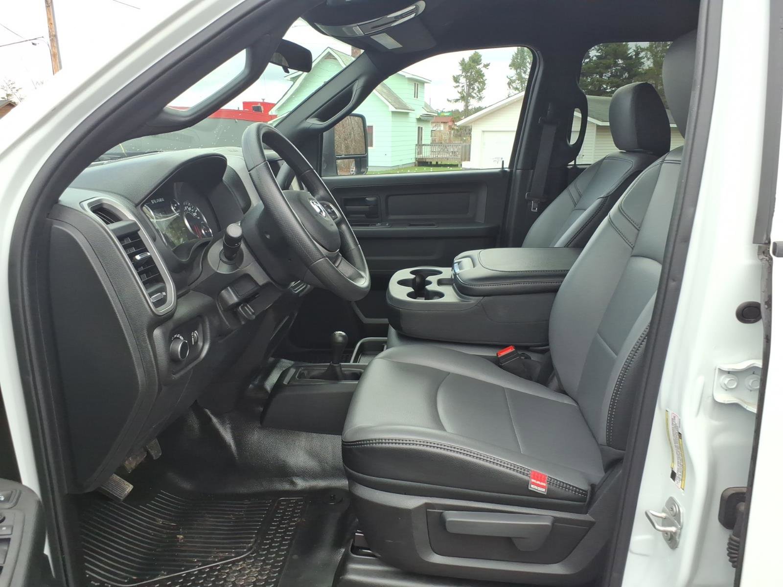 Used 2024 RAM 5500 Tradesman w/ Chrome Appearance Group AWD/4WD image 10