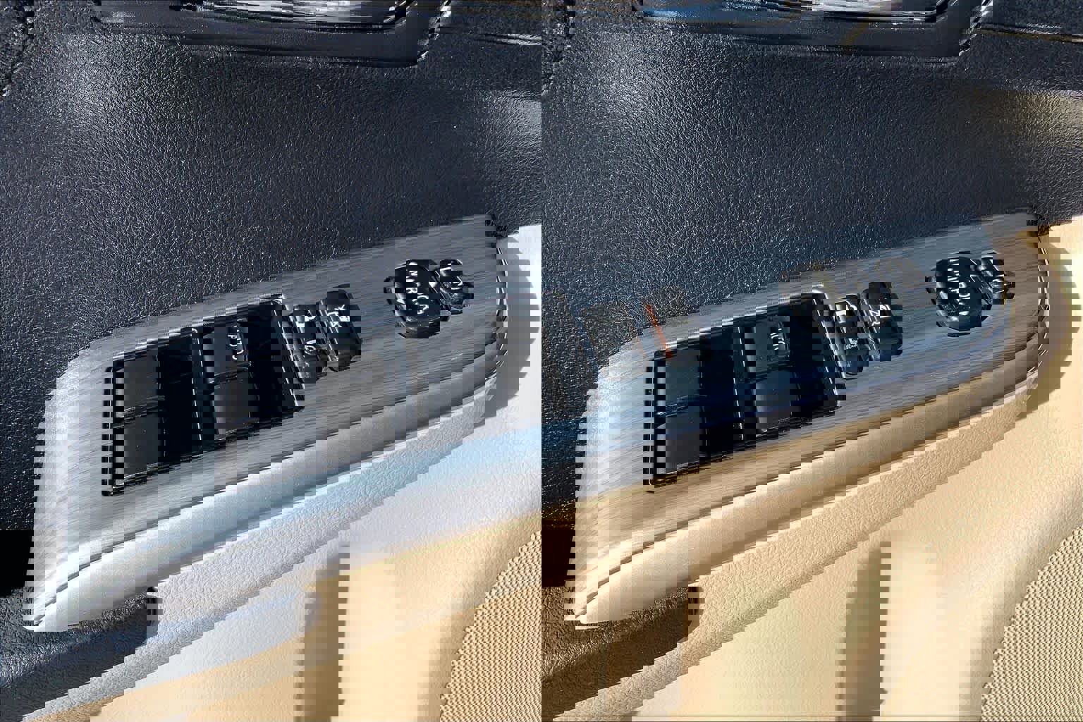 Used 2012 Toyota Camry LE image 30