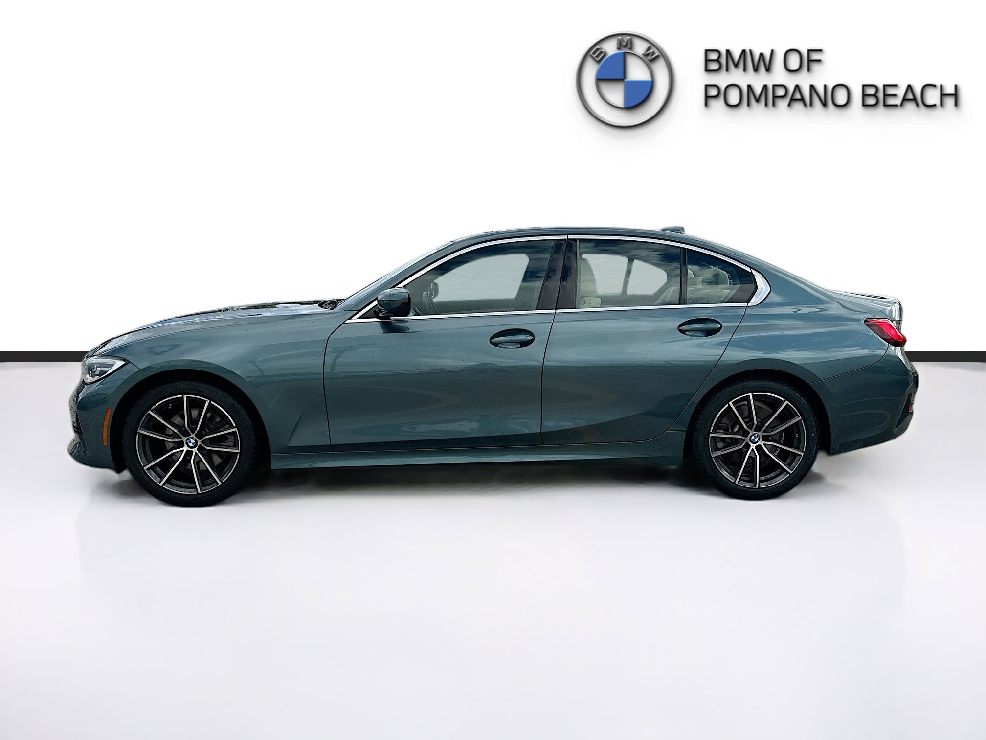 Used 2021 BMW 330i Sedan w/ Premium Package image 4